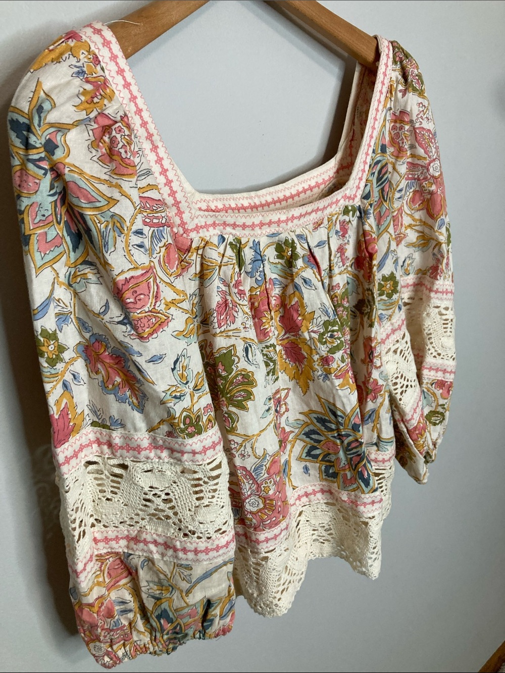 Christian Siriano NY Boho Floral Crochet Trim Square Neck Top Cream/Pink Small - Picture 4 of 10